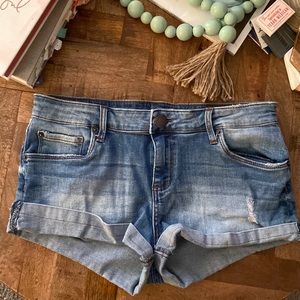 Short jean shorts, size 28.